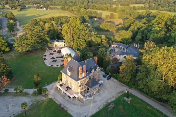 Le domaine du Petit Plessis vue du ciel pour votre soirée d'entreprise
